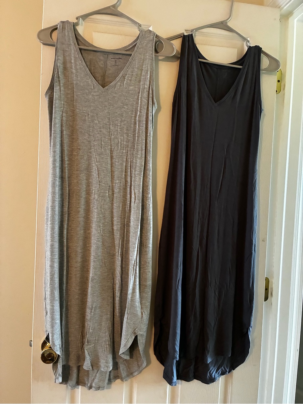 Amazon essentials size small Sleeveless V-Neck Long Midi Dress